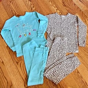 2 Sets of Pajamas - GAP - 5T